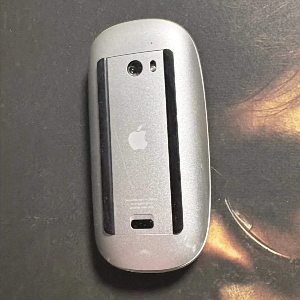 Apple Magic Mouse 1st Generation Wireless Mouse Battery Operated White